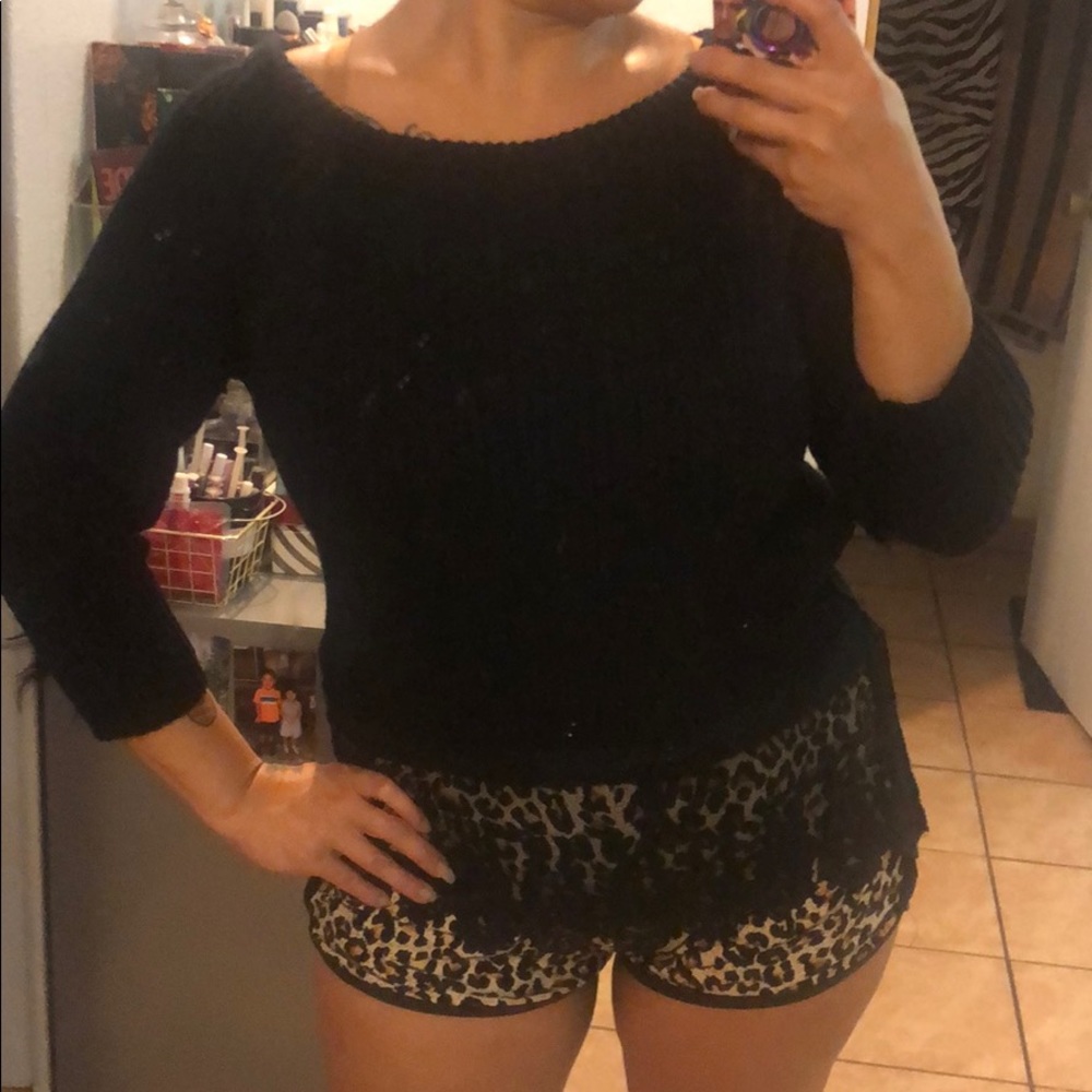 🌚 Cozy Hi-Lo Hem Sweater with Lace Trim 🌚